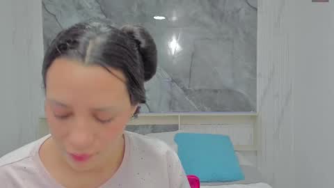 Snapshot of sara_allenx chatting on February 14, 11:42 am sara allenx online show from February 14, 11:42 am