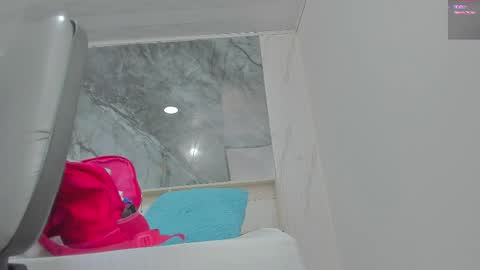Snapshot of sara_allenx chatting on February 9, 7:19 pm sara allenx online show from February 9, 7:19 pm