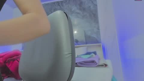 Snapshot of sara_allenx chatting on February 8, 11:33 am sara allenx online show from February 8, 11:33 am
