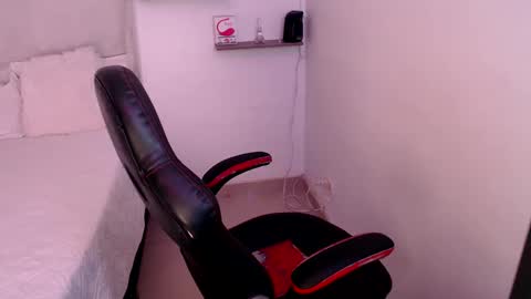 Snapshot of sara_bella1 chatting on September 19, 11:51 pm Im Angelica My pleasure in your hands Give me more vibrations and make me cum PVT IS OPEN online show from September 19, 11:51 pm
