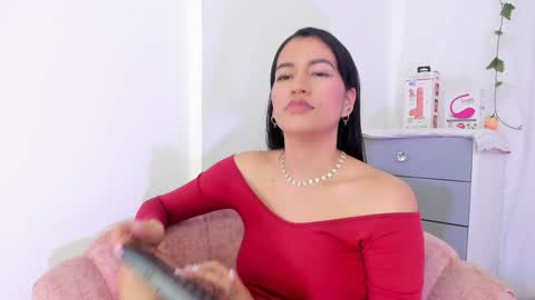Snapshot of sara_kurt chatting on February 8, 12:39 pm Sara online show from February 8, 12:39 pm