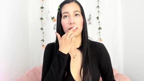 Snapshot of sara_kurt chatting on March 2, 12:01 pm Sara online show from March 2, 12:01 pm