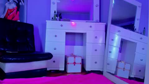       online show from December 18, 6:53 am