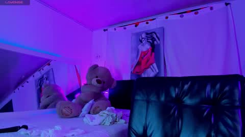       online show from February 14, 10:25 pm