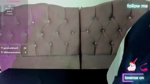 Sara Moon 18 online show from October 26, 12:11 am