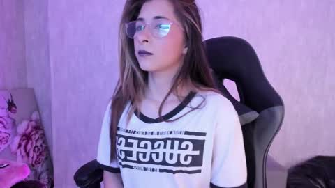 sara_roades online show from November 18, 10:35 pm