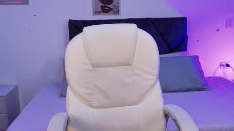 sara  online show from December 1, 1:53 pm