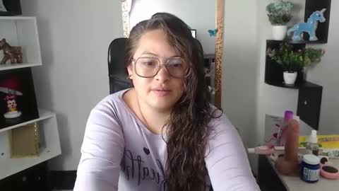 sara_thonson_ online show from February 4, 3:00 am