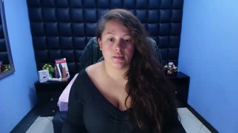 sara_thonson_ online show from November 25, 1:10 pm