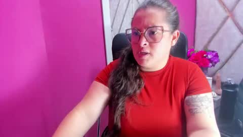 sara_thonson_ online show from March 25, 3:24 am