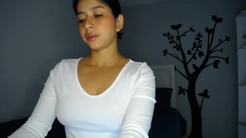 Snapshot of sara_tris chatting on March 7, 1:09 am Sara online show from March 7, 1:09 am