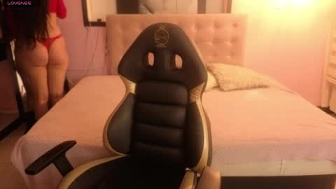 sara_valderrama_ online show from April 3, 1:18 pm