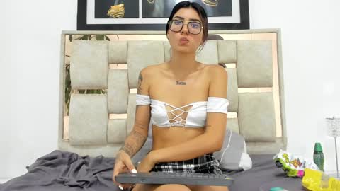 Snapshot of saraa_nix chatting on January 25, 9:36 am sara online show from January 25, 9:36 am