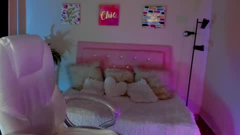 Sarah Ramirez online show from March 11, 2:32 am