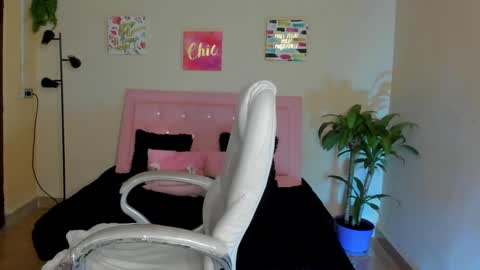 Sarah Ramirez online show from February 25, 8:42 pm