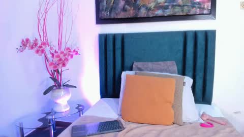 SaraBloom online show from February 15, 9:26 pm