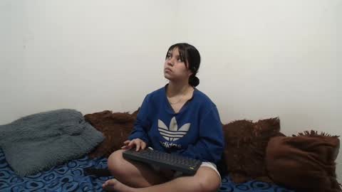 sara and thomas online show from October 5, 1:47 am