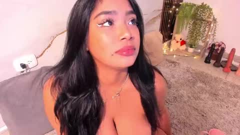 SARAHGIL online show from May 8, 7:58 am