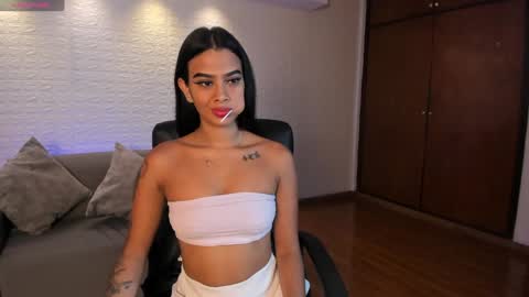 Snapshot of saracorraless chatting on February 1, 6:51 pm Sara Everyday From 1430 to 2130 Col Time online show from February 1, 6:51 pm