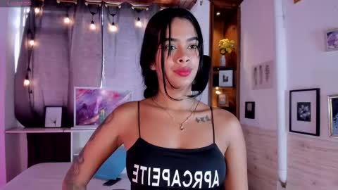 Snapshot of saracorraless chatting on February 26, 8:25 pm Sara Everyday From 1430 to 2130 Col Time online show from February 26, 8:25 pm