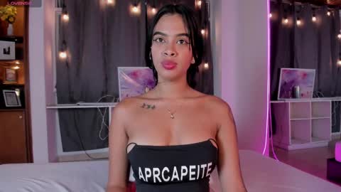 Snapshot of saracorraless chatting on February 26, 11:30 pm Sara Everyday From 1430 to 2130 Col Time online show from February 26, 11:30 pm