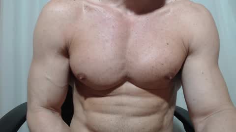 saradorj92 online show from April 12, 7:45 am