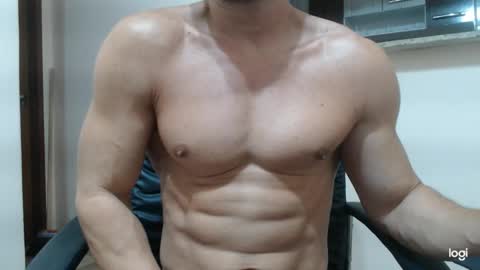 saradorj92 online show from January 23, 11:15 pm