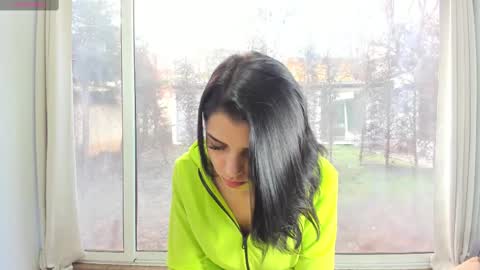Snapshot of sarah_blake_ chatting on March 3, 9:33 am Sara online show from March 3, 9:33 am