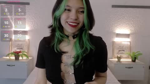 Sarah online show from April 4, 1:29 pm