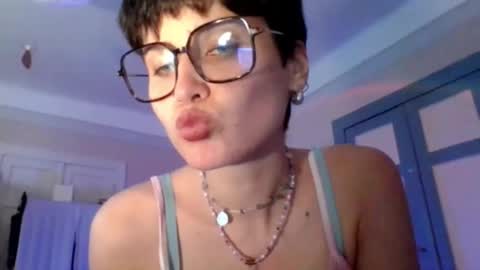 Sarah online show from March 8, 3:05 pm