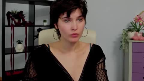 Sarah online show from May 10, 1:39 pm