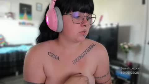 Sarah online show from October 7, 5:42 pm