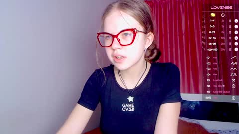 Snapshot of sarah_hs chatting on February 4, 2:53 pm Sarah online show from February 4, 2:53 pm