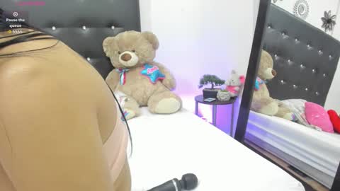 sarah_lowee online show from December 20, 7:04 am