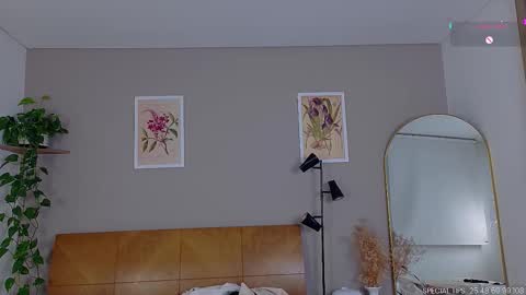 Snapshot of sarah_rayy chatting on September 17, 12:58 am sarah_rayy online show from September 17, 12:58 am