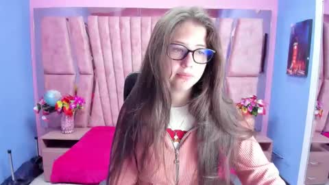 Sarah online show from October 4, 1:42 pm