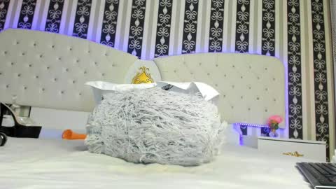 Sarah online show from February 18, 11:30 pm