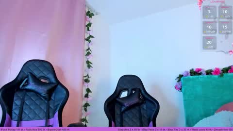 Sarah  Zack online show from December 17, 6:58 pm