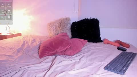 Snapshot of sarahbrooks_ chatting on February 7, 3:02 am Sarah and Erik online show from February 7, 3:02 am