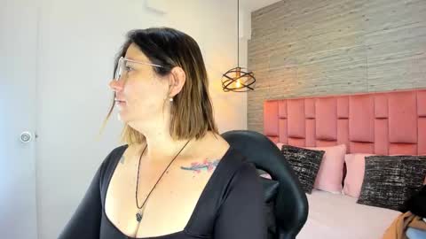 Sarah Deyvis online show from September 15, 2:40 pm