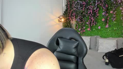 Sarah Deyvis online show from January 14, 4:04 pm