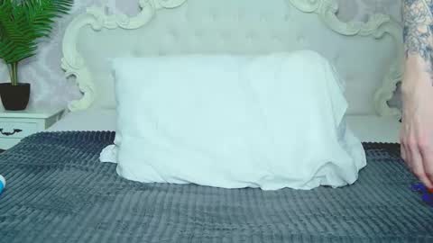 Snapshot of saraheshley chatting on February 26, 8:36 pm SarahEshley online show from February 26, 8:36 pm