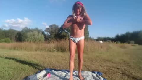 Snapshot of sarahhampton chatting on September 28, 9:57 pm CdSissySarah online show from September 28, 9:57 pm