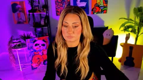 Divine Sarah NONUDE model online show from October 26, 11:55 am