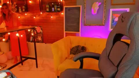 Snapshot of sarahholly chatting on September 19, 12:31 pm Divine Sarah NONUDE model online show from September 19, 12:31 pm