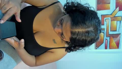 Sarah Martins online show from February 4, 1:12 am