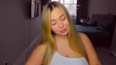 Sarah online show from May 14, 2:59 pm