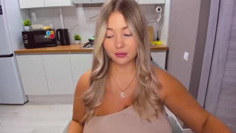 Sarah online show from September 15, 7:04 pm