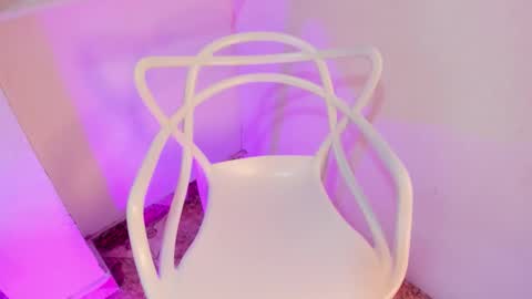 Sarahnovoa  online show from November 17, 7:27 pm