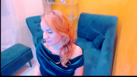 Sarah  Follow me  Thumb UP  online show from January 8, 8:06 am